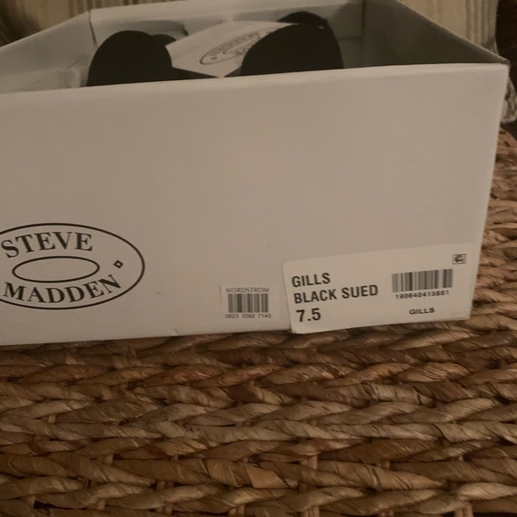 NWT Steve Madden's Gills Black Suede Sneakers - Picture 5 of 5
